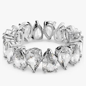 NEW SWAROVSKI CRYSTAL VITTORE RING😍